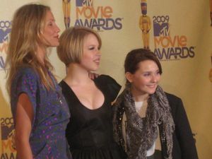 2009 MTV Movie Awards에서 캐머런 디아즈와 아비게일 브레슬린과 함께
