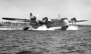 최초의 TEAL 항공기인 ZK-AMA, '아오테아로아'호가 뉴질랜드 오클랜드에 정박해 있는 모습