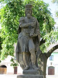 체코 로스체의 스바도풀크 광장에 세워진 그의 대부 스바토플루크 1세의 동상