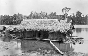 수룰라군, 무시 라와스 북부의 라프트 하우스인 루마 라킷 (뗏목집) (1877-1879년경)