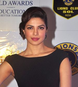 프리얀카 초프라는 영화에서의 연기로 광범위한 비평과 수많은 찬사를 받았다.