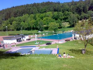 슈미텐 야외 수영장