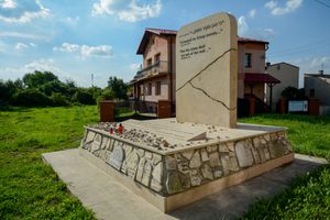 나치 독일군에 의해 학살된 지역 유대인 기념비