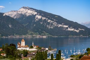 슈피츠 성과 툰 호수