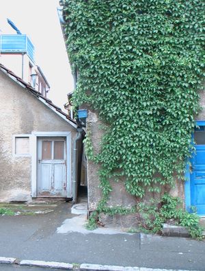 슈프로이어호프 거리 북쪽 입구 부근. 왼쪽 집이 9번지 건물