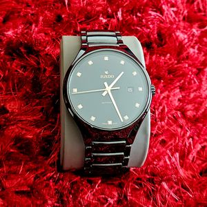 스위스에서 제작되었음을 나타내는 "SWISS MADE" 라벨이 부착된 라도 시계