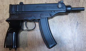 개머리판이 없는 민간용 반자동 모델