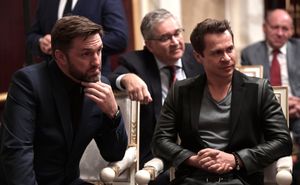 주연 배우는 블라디미르 브도비첸코프와 파벨 데레뱐코이다.