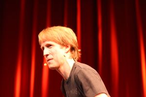 제임스 아놀드 테일러(위)