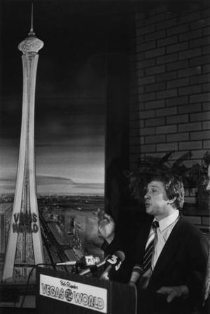 스투팍이 프로젝트에 대해 논의 중, 1990년