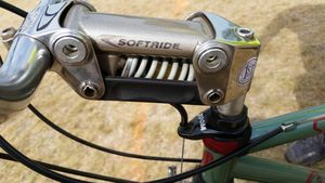 소프트라이드 평행사변형 서스펜션 퀼 스템.