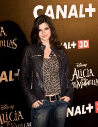 바스크족의 아마이아 역을 연기한 클라라 라고