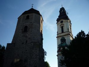 중세 요새 타워와 성 라우렌스 교회