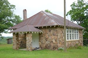1930년경에 건축된 러버 학교는 이 지역의 이름을 따서 지어진 석재를 사용하여 지어진 많은 시대적 구조물 중 하나이다.