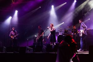 2014년 프리마베라 사운드에서 공연하는 슬로다이브