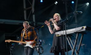 2024년 5월 와이드 어웨이크 페스티벌에서 공연하는 슬로다이브