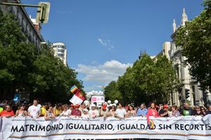 2012년 6월, 마드리드에서 동성결혼 권리를 지지하는 시위 참가자들
