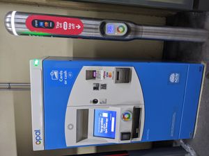 피르몬트 베이(Pyrmont Bay)의 오팔(Opal) 티켓 발매기 및 오팔 리더