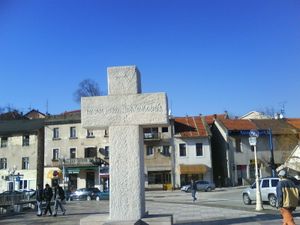 도심의 십자가, 안젤코 미쿠리치(Anđelko Mikulić) 제작, 2000.