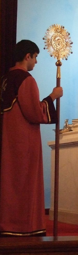 동방 기독교에서 전례 부채를 들고 있는 아르메니아 부제