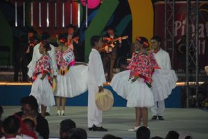 피날 데 아몰레스에서 열린 연례 우아팡고 댄스 경연대회 참가자들