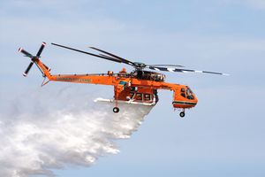 물 방울을 떨어뜨리는 에릭슨 S-64