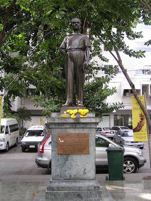 실파 바라시 조각상, 실라파콘 대학교