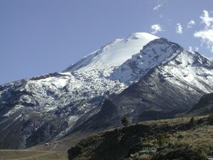 2007년 11월, 이 사진의 왼쪽 아래에 보이는 스톤 헛(피에드라 그란데)에서 바라본 일반 등반 코스