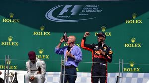 다니엘 리카르도가 2017년 캐나다 그랑프리에서 패트릭 스튜어트와 함께 쇼이를 하는 모습