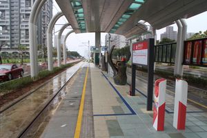 승강장의 간이 개찰구(빈하이이산역)