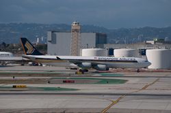 과거 이 노선을 운항했던 에어버스 A340-500. 이 항공기는 현재 보관 중이다.