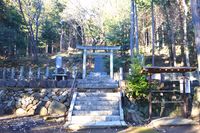 육소 신사 터 (쓰쿠바시 우스이). 쓰쿠바 산신사의 사토미야 터이다.