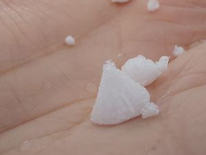 원뿔형 싸락눈 입자