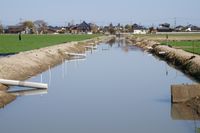 염화 비닐제 배수 파이프가 늘어선 수로