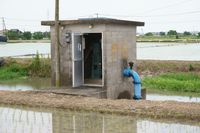 배수를 모으는 크리크의 물을 끌어올려 순환 이용하는 펌프실