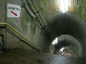 플랫폼으로 향하는 계단