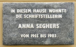 베를린-아들러스호프(Berlin-Adlershof) 안나 제거스 거리의 기념비
