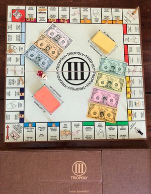 카슈끄지의 재산을 담은 맞춤형 보드 게임