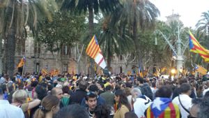 2017년 9월 21일 경찰 급습으로 체포된 사람들을 지지하는 시위, 카탈루냐 고등법원 앞.