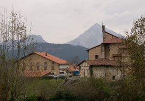 몬드라곤 근처의 시골집.