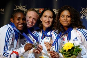 블레이즈(왼쪽)와 프랑스 펜싱 대표팀 (2013년 세계 펜싱 선수권 대회)