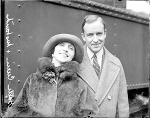 호머 새뮤얼스와 함께 있는 갈리-쿠르치