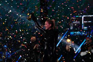 아릴레나 아라가 제58회 Festivali i Këngës에서 우승한 후