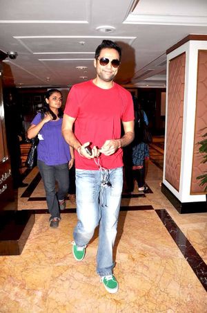 UTV 소프트웨어 커뮤니케이션 행사에서 진다기 나 밀레기 도바라를 홍보하는 데올