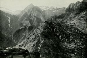 오라마르, 지루와 바즈 사이의 수파 두리그 협곡을 가로질러 북쪽을 바라보는 모습