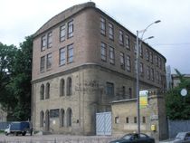 친 볼셰비키 봉기 당시 우크라이나 정부군이 진압하면서 총알 자국이 보이는 키예프 아스날 공장.