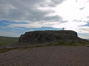 Krosshólar에 있는 아우드를 기리는 십자가