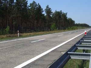 재건 이전 A18의 남쪽 차도의 제2차 세계 대전 이전 표면 (2012년 사진)