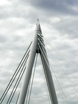 사장교의 주탑 상부