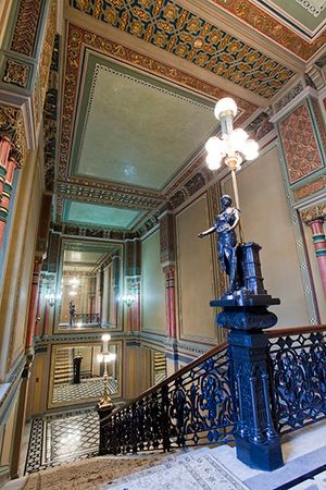 동양관으로 이어지는 주요 계단